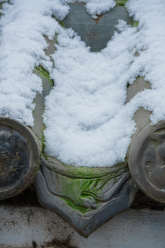 瓦当落雪