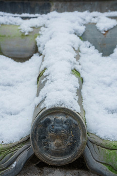 瓦当落雪