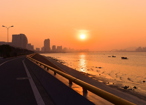 夕陽下的錢塘江