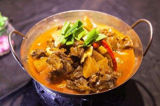萝卜炖牛肉干锅