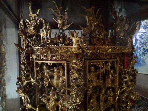 福建民俗博物馆 木雕漆金供盒