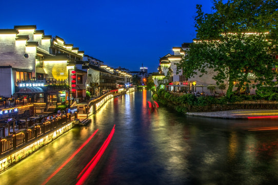 水乡古建筑夜景