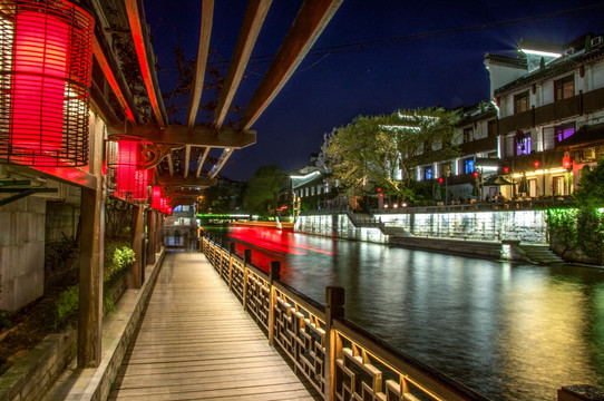 水乡古建筑夜景