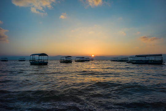 抚仙湖晚霞 抚仙湖夕阳