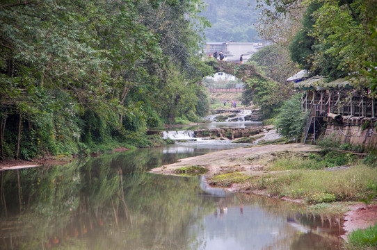 山涧溪流