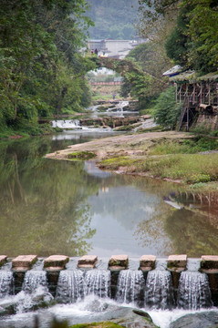 山涧溪流