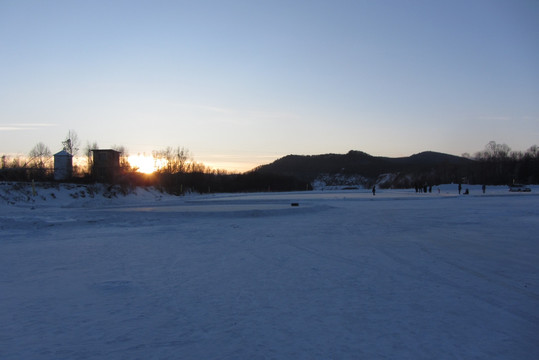 夕阳白雪