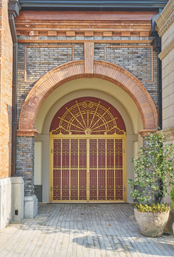 金色鐵藝門
