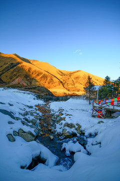 雪山日落