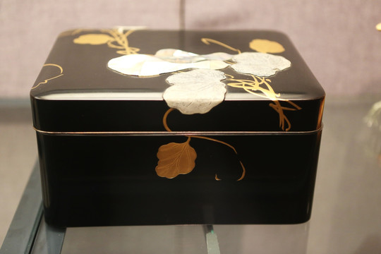 日本国礼黑漆描金嵌螺盒