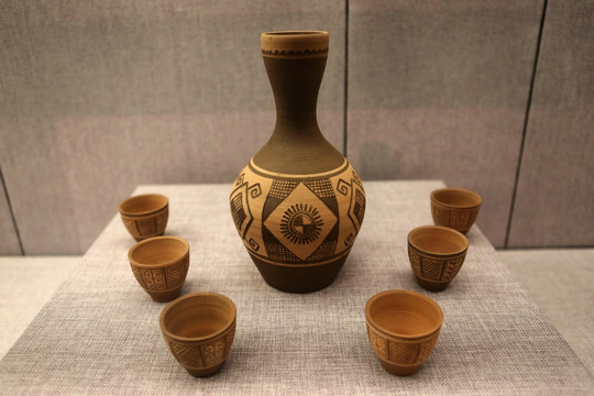 亚美尼亚国礼彩陶酒具