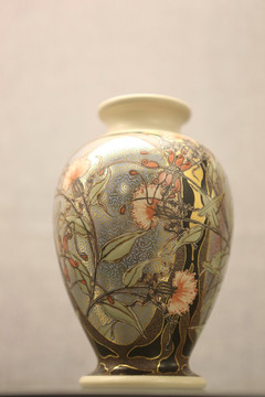 摩尔多瓦国礼彩绘花卉瓷瓶