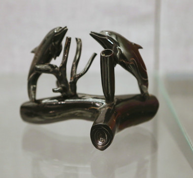 汤加国礼木雕雕海豚笔架