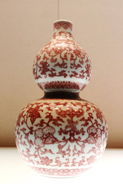 清代釉釉里红折枝花果纹葫芦瓶