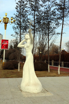 雪女人 雕塑
