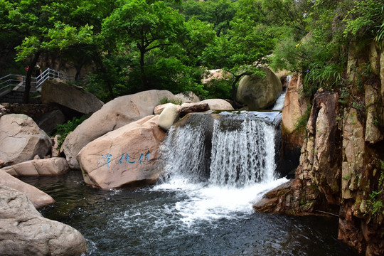 山间流水