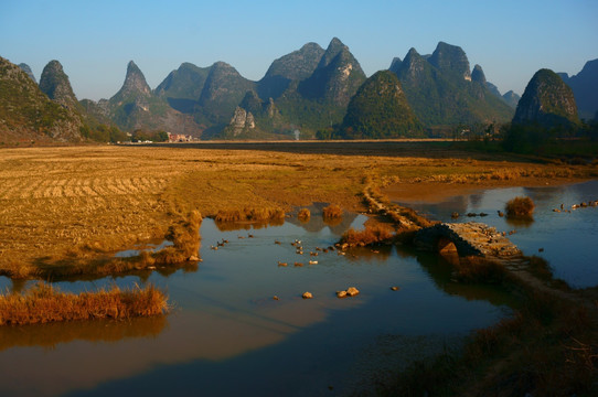 远山小桥