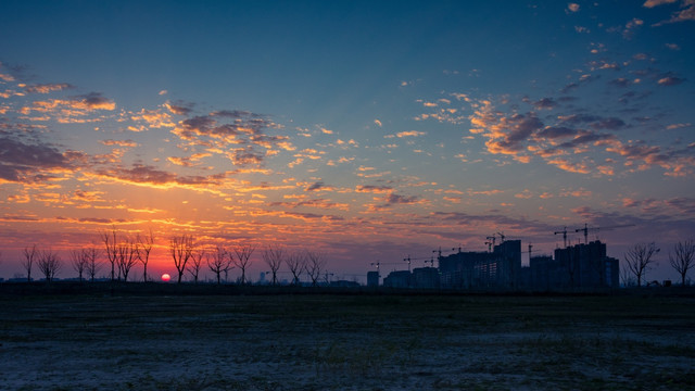 城市夕阳晚霞火烧云