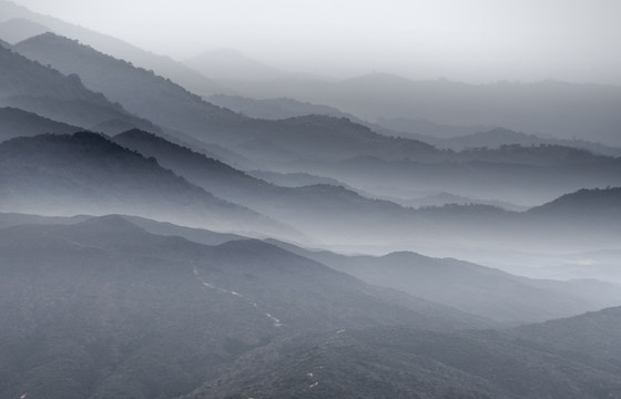 意境水墨山