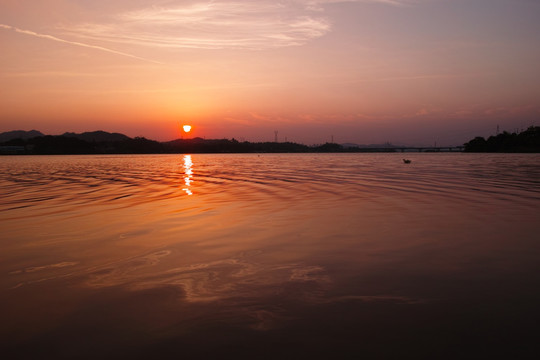 惠州东江黄昏夕阳