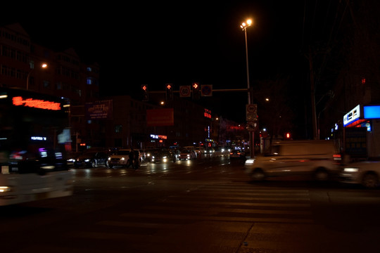 十字街口的夜景