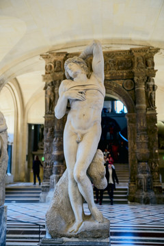 卢浮宫人像艺术雕塑