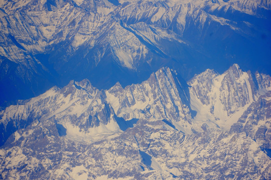 航拍四川岷山主峰雪宝顶