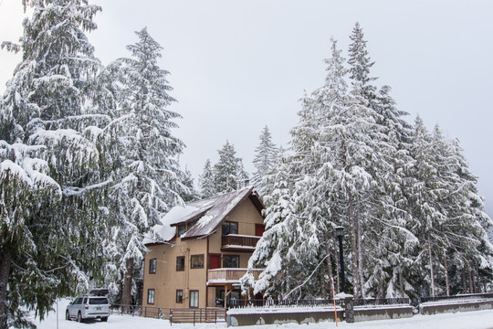 雪地小屋