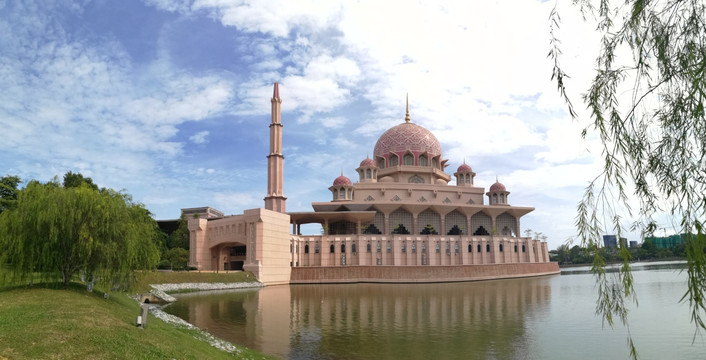 水上粉红清真寺