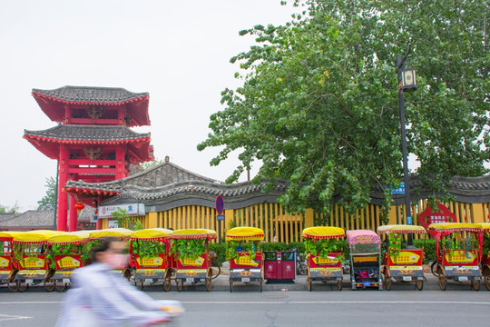 旅游景区人力三轮车 擦肩而过