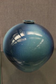 新加坡国礼青釉瓷瓶