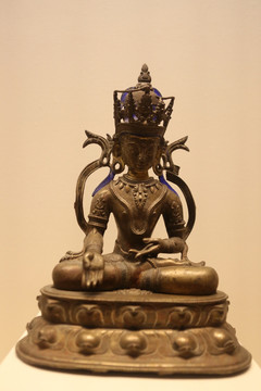 十四世纪铜宝生佛坐像