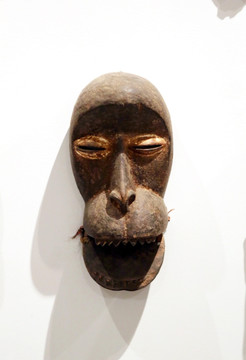 非洲木刻猩猩嘴面具