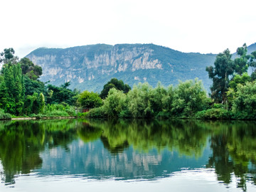 云南民族村湖景