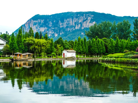 云南民族村湖景