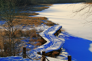 森林公园栈道雪景