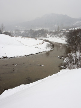 雪中那条河