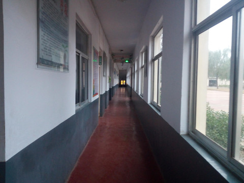 蔡寨中心校的走廊