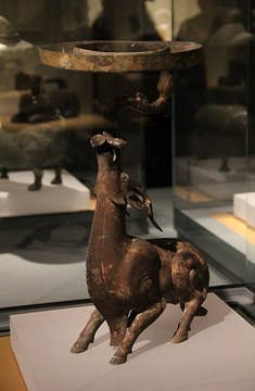 南京博物院 青铜鹿灯盏