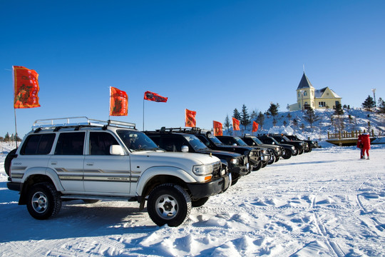 伊薩人冰雪節(jié)  賽車(chē)比賽