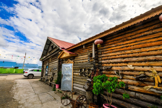 内蒙古呼伦贝尔百年老木屋饭店