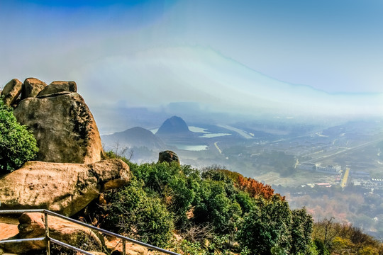 朦胧河山