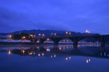 秋浦河大桥夜色