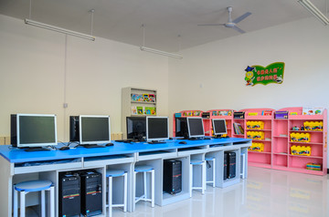儿童电脑室