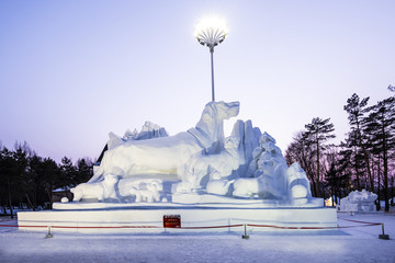 雪雕狗