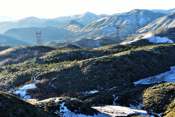 雪山 高压铁塔