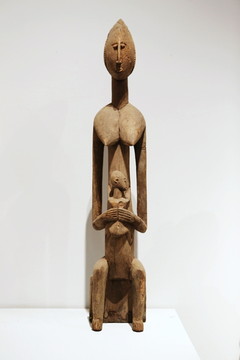 非洲木木雕坐姿妇女雕像