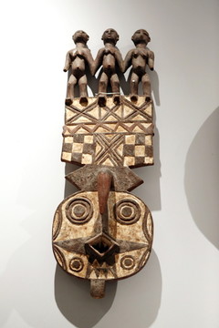 非洲雕刻鼎三小人面具