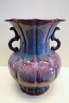 葵花尊红釉瓷器瓶