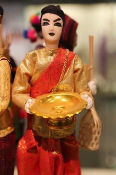 老挝传统金色男服人偶
